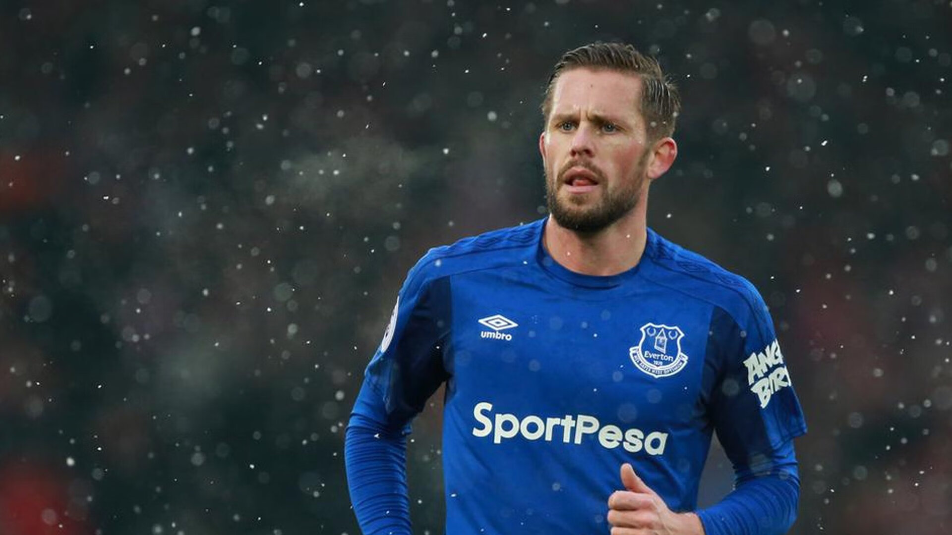 红牌改变战局，德布劳内争议离场，国安乘势逆转上演绝地反击